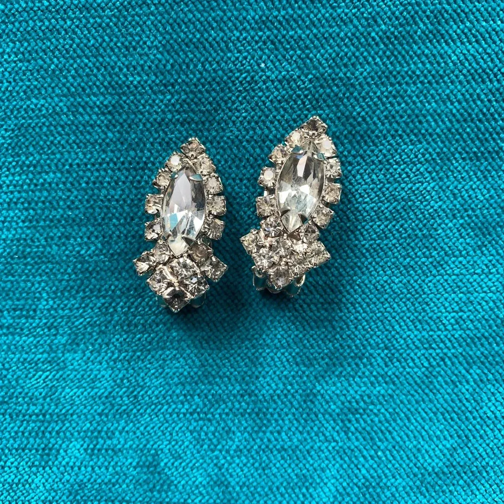 VINTAGE Rhinestone Earrings - Picture 4 of 4